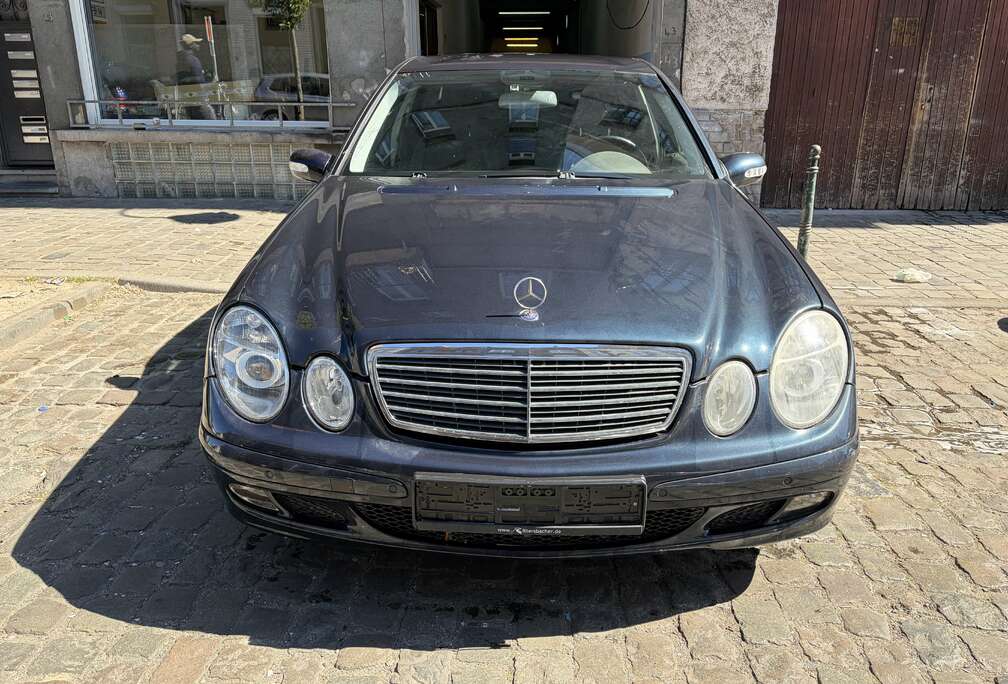 Mercedes-Benz E 240 Avantgarde Full Option voiture belge