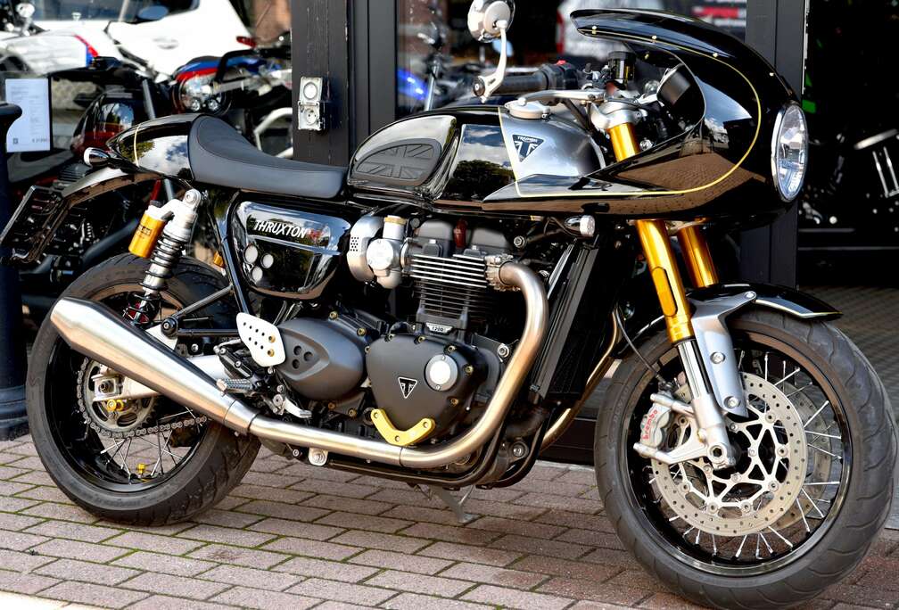 Triumph RS ***MOTO VERTE***