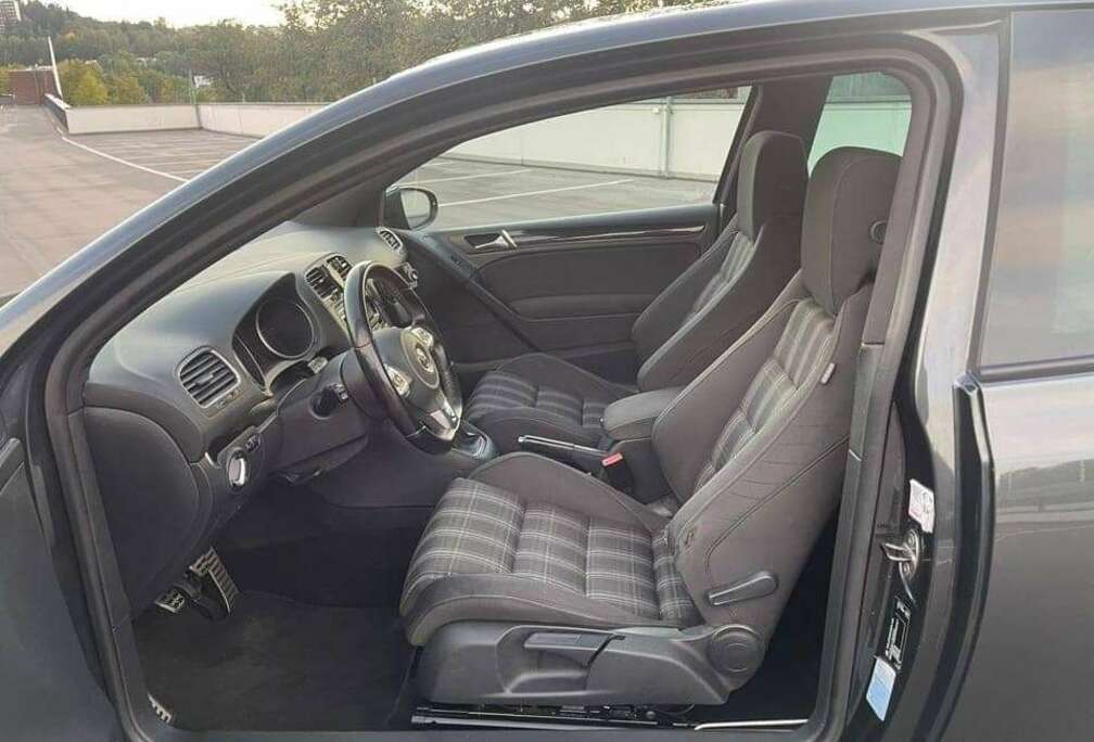 Volkswagen 1.6 CR TDi Highline DPF