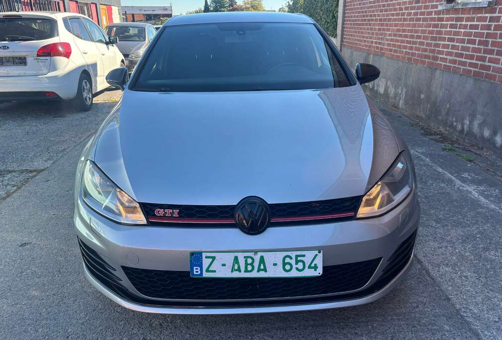 Volkswagen Golf 2.0 TSI