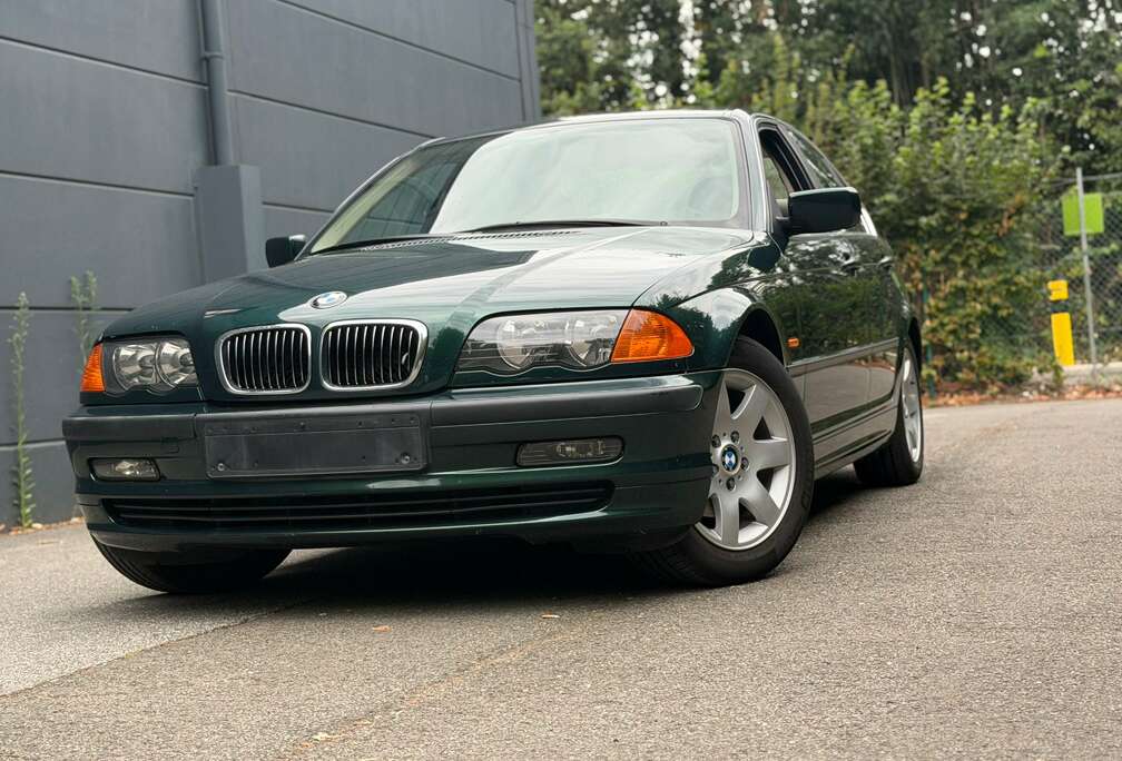 BMW 323i 3.0 motor - 170 Pk-Benzine-Carpass-Top staat
