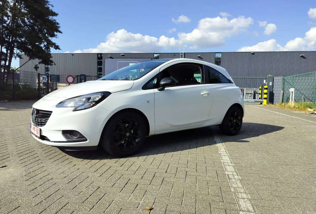 Opel Corsa 1.4i Black Edition