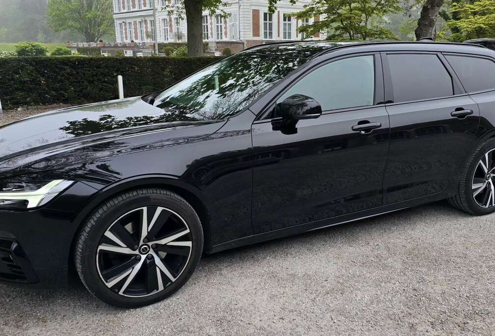 Volvo 2.0 B4 MHEV Plus Dark