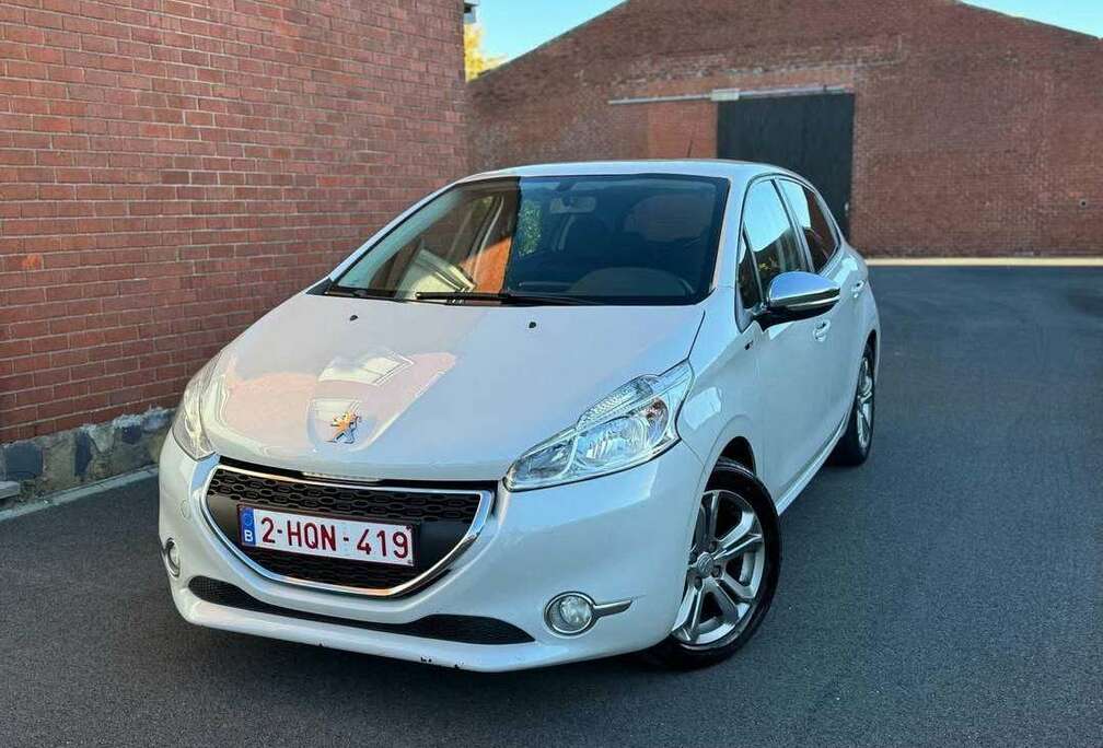 Peugeot 208 1.4i Allure