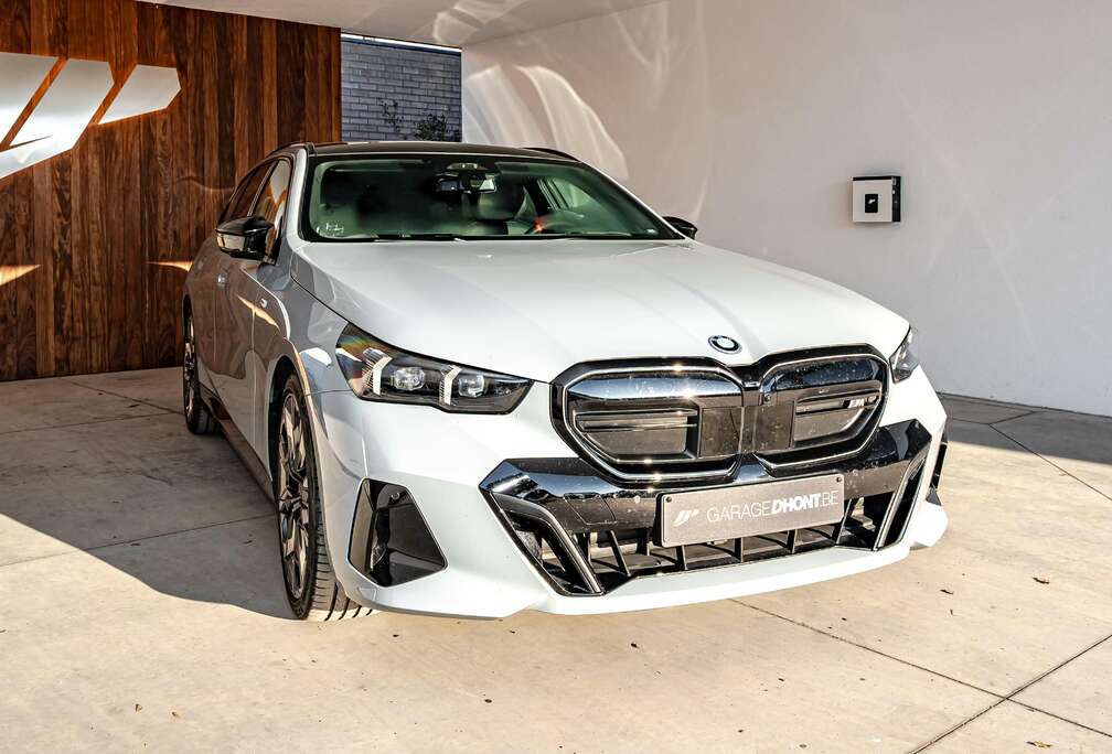 BMW M60 xdrive G61, M pack, Pano, Bowers & Wilk