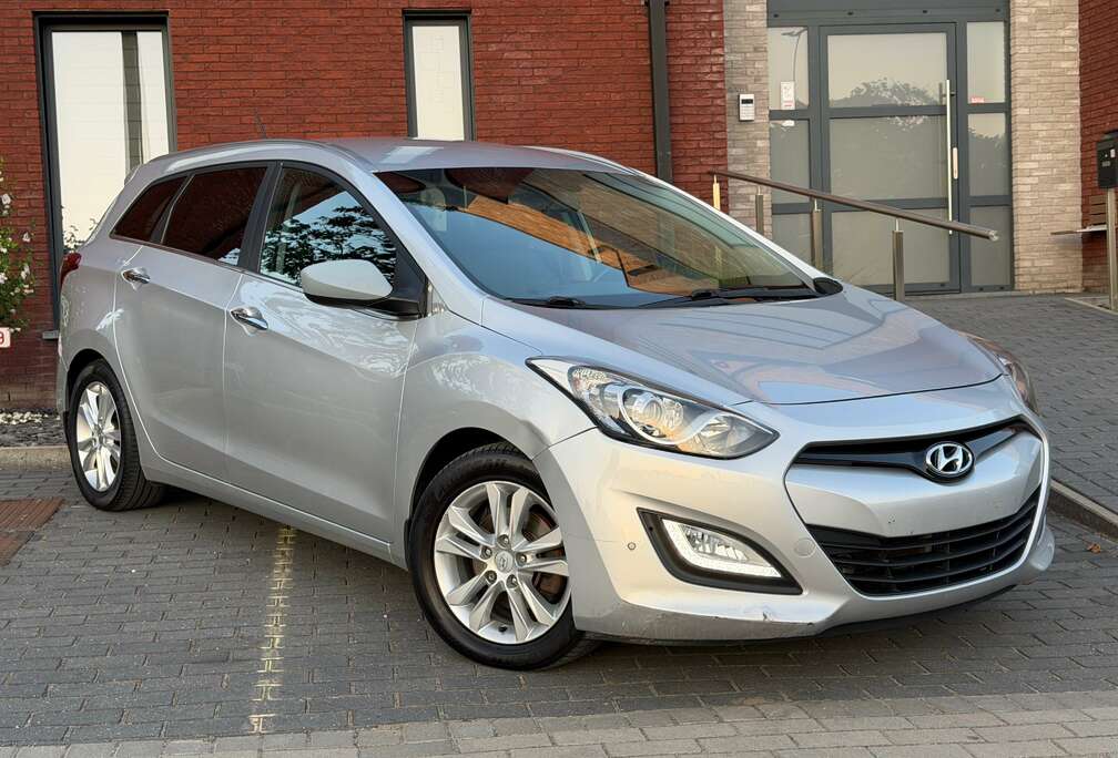 Hyundai Sw ( 1.6CRDi ) 110Ch ( Full options ) 154.613Km ( 2014 )
