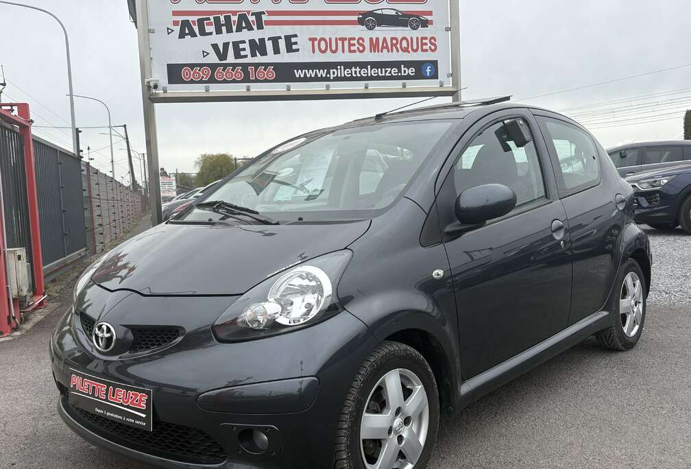 Toyota TOIT OUVRANT/NOUVELLE EMBRAYAGE/FAIBLE CONSOMMATIO