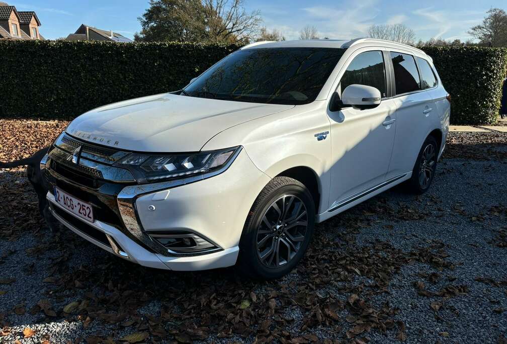 Mitsubishi Outlander+2.4+4WD+Plug-In+Hybrid+Instyle