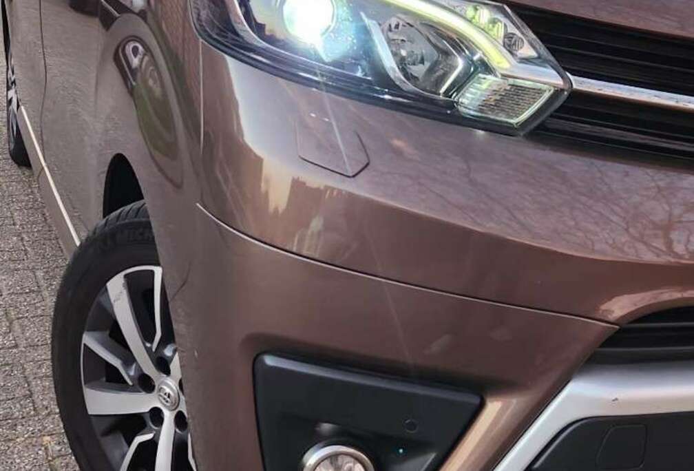 Toyota Verso 2.0 D-4D Long VIP S&S (EU6.2)