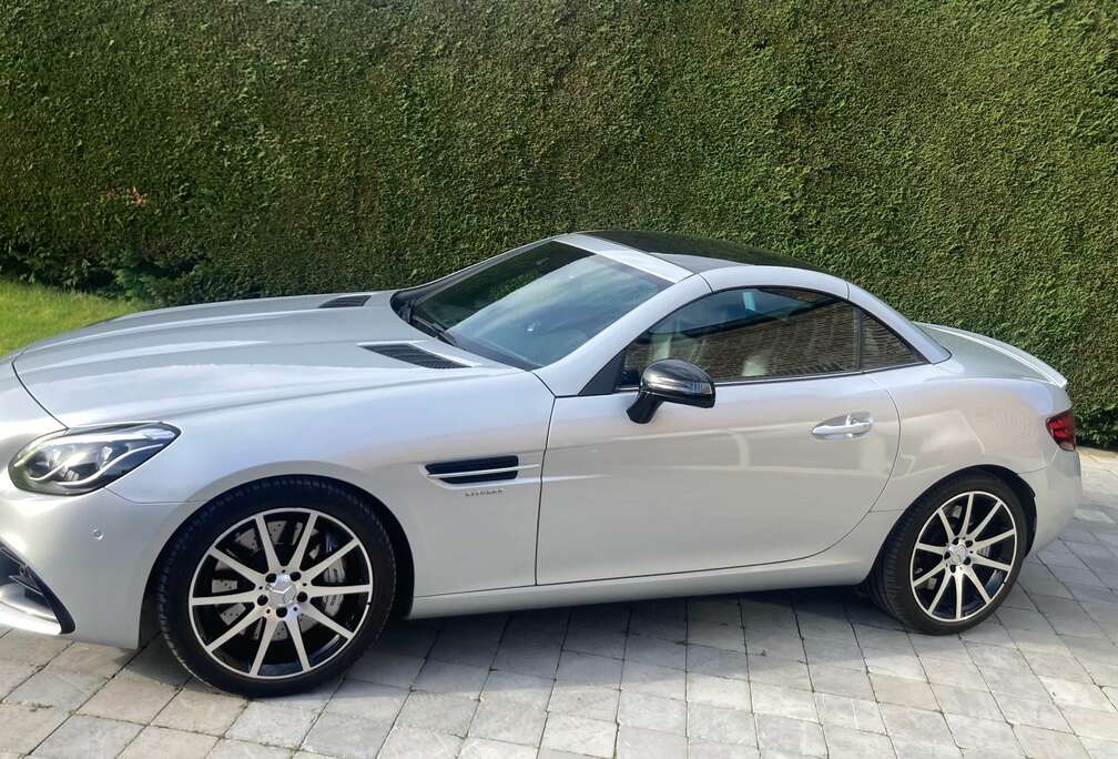 Mercedes-Benz AMG SLC 43  9G-TRONIC