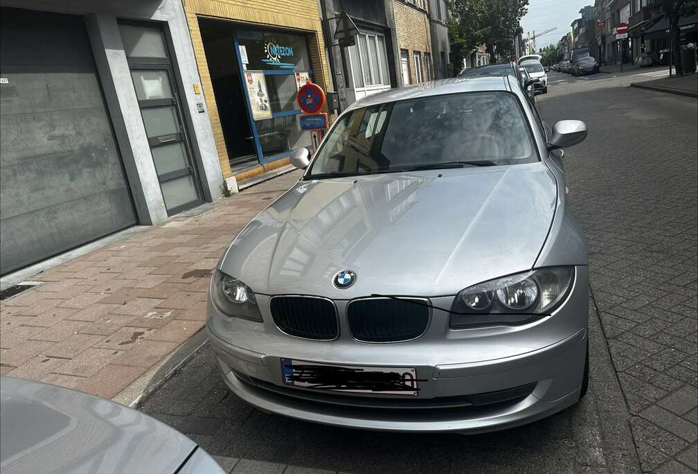 BMW 116i Crossed Flag
