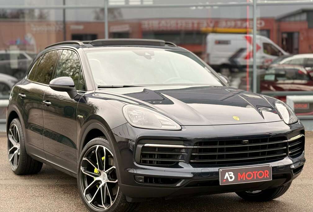 Porsche 3.0i V6 PHEV Tiptronic S TVAC 250KW PANO LED PASM PDLS+ CHRONO JA22