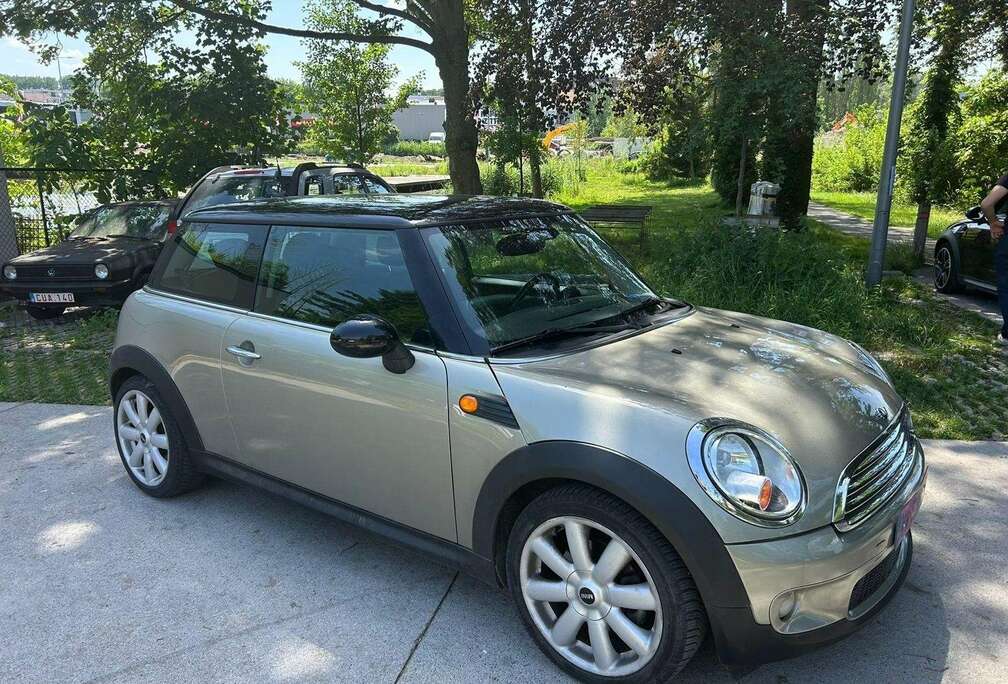 MINI 1.6i - 115 Park Lane