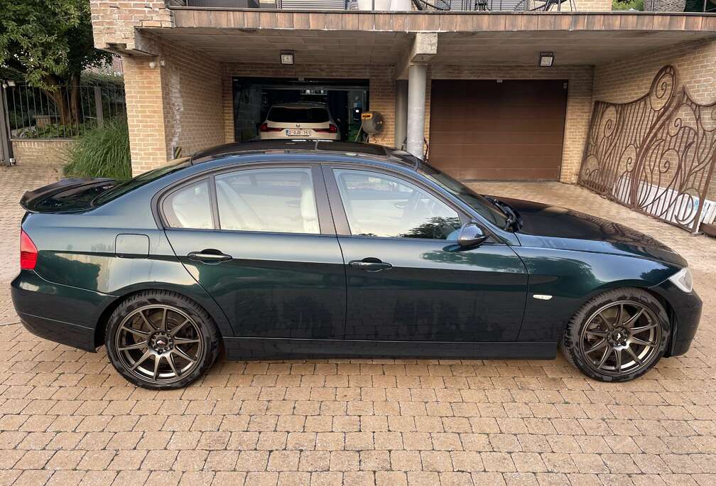 BMW 318i E90
