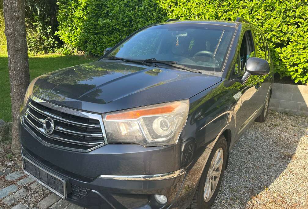 SsangYong Rodius 2.0 SV200e-XDi 2WD Sapphire