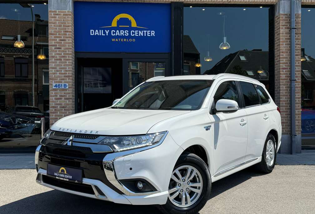 Mitsubishi PHEV 2.4i 4WD Toit ouvrant I Alcantara I Cruise I Cam