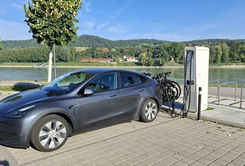Tesla Long Range Dual Motor AWD