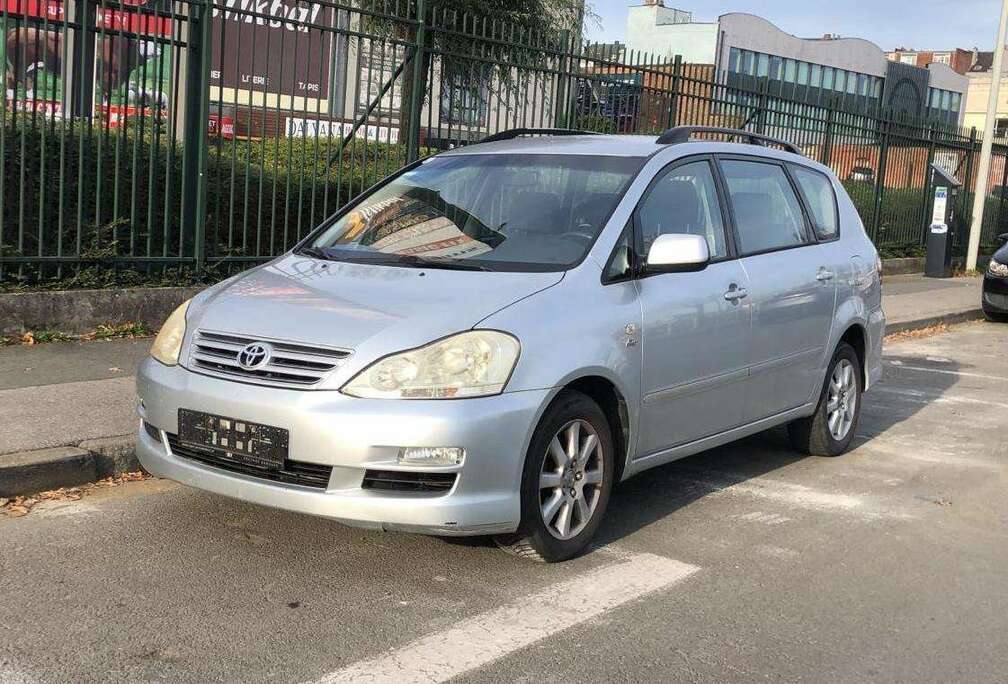 Toyota Avensis Verso 2.0 Turbo D4D 16v Linea Luna