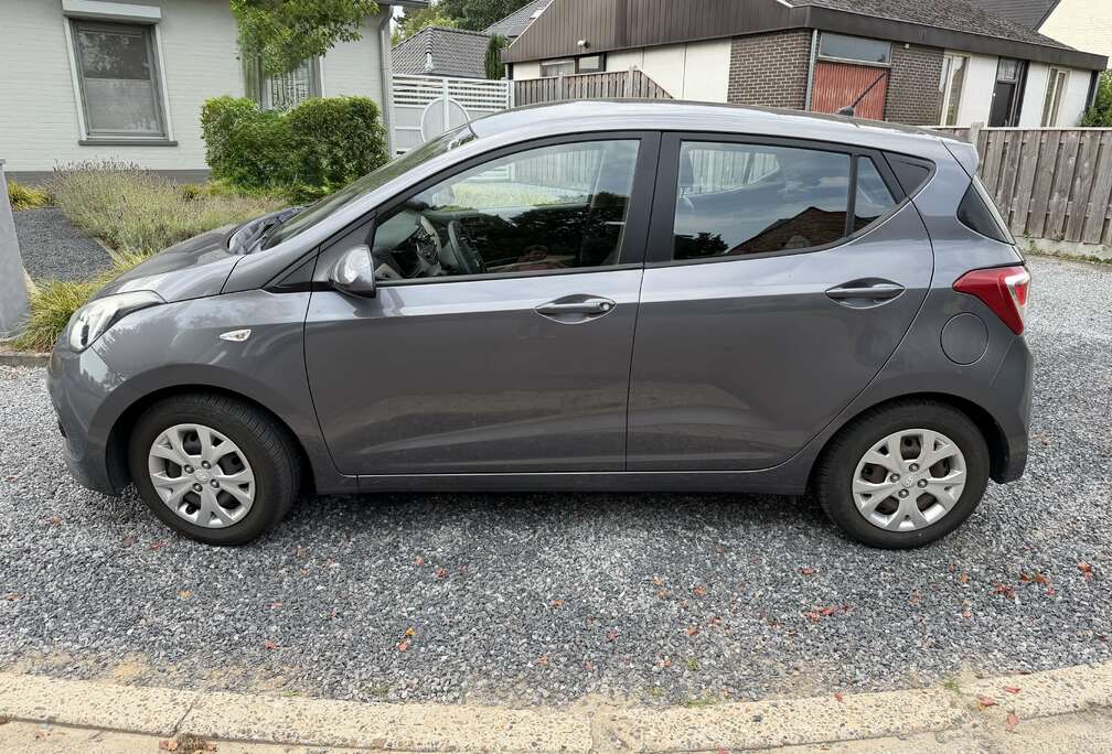 Hyundai 1.0 Trend Met Airco en Vierseizoenenbanden