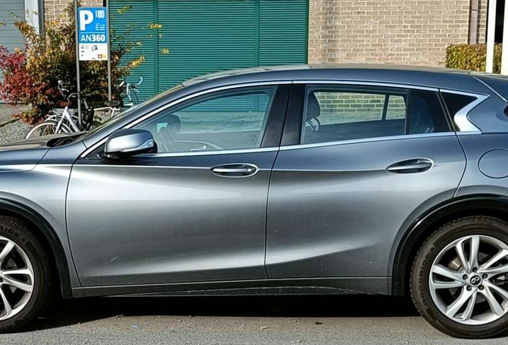 Infiniti Q30 1.6t Premium Tech