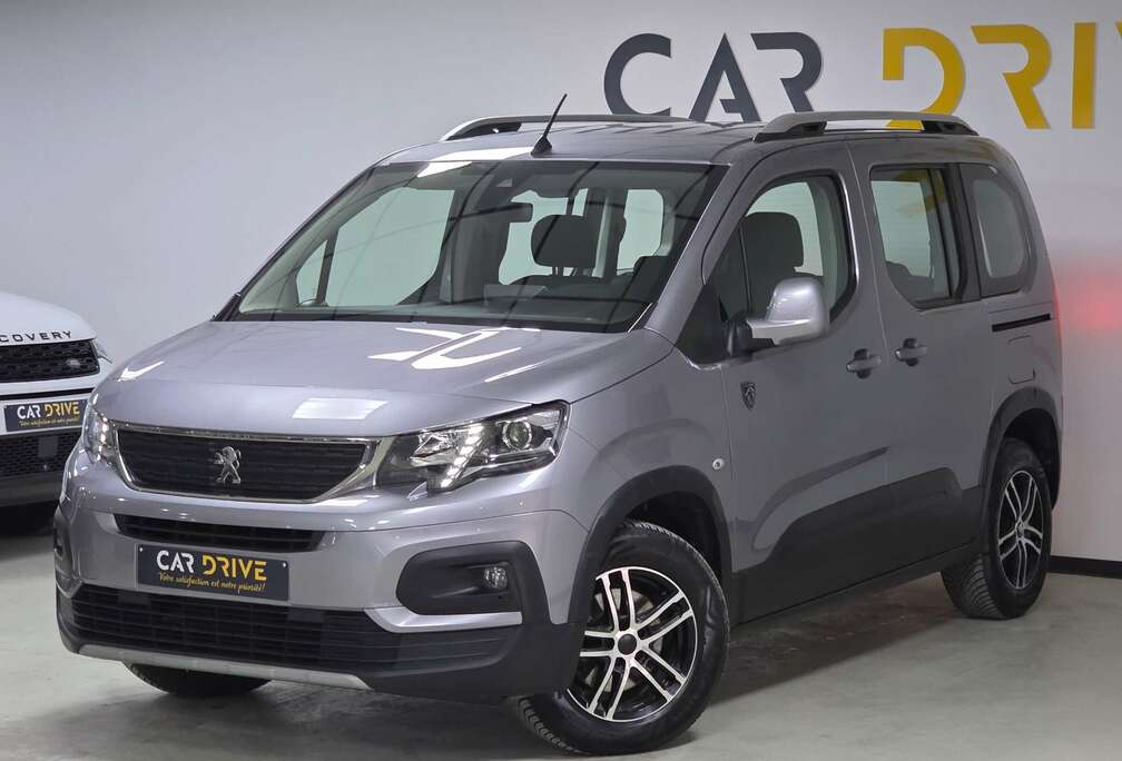 Peugeot 1.5 BlueHDi BOITE AUTO/CAPTEURS/CRUISE/ATT REM