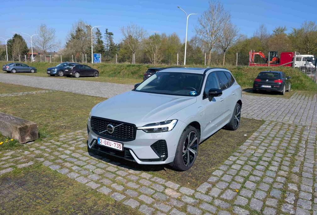 Volvo T8 AWD PLUS DARK TREKHAAK PANO 360 VENT. ZETELS *Winterbanden op velg* 2Y Garantie