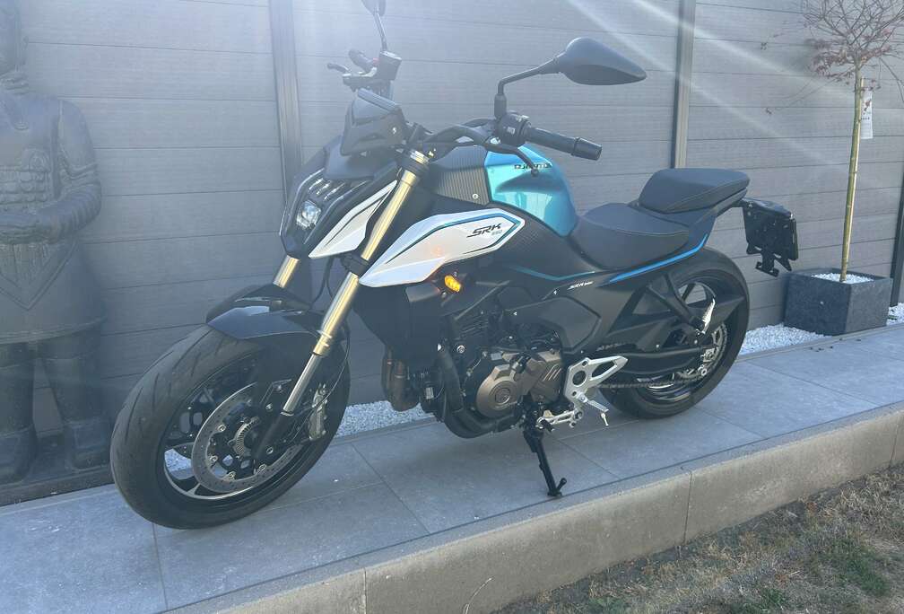 À vendre moto QJMOTOR SRK 550 en super état neuve