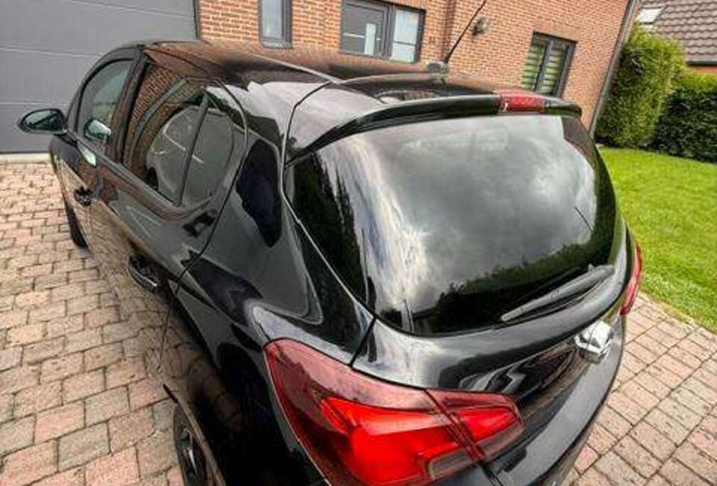 Opel Corsa 1.2i Black Edition