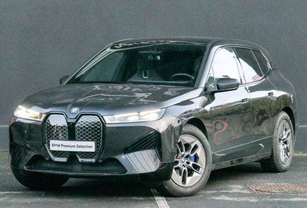 BMW xDrive50 Sport  PANO  TOWB