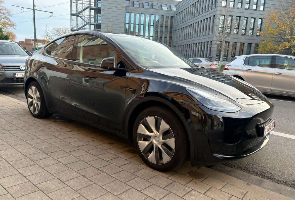 Tesla Model Y 52 kWh Standard Range RWD