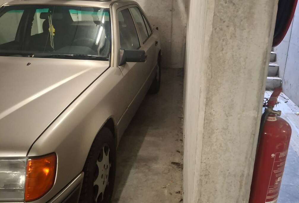 Mercedes-Benz 250d w124