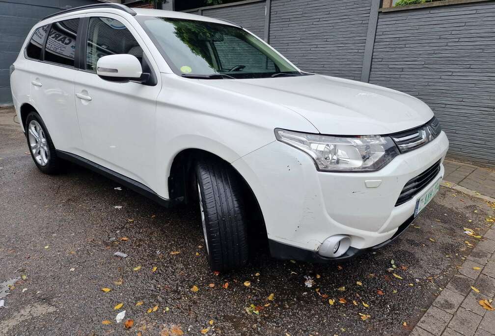 Mitsubishi Outlander 2.2 DI-D Intense  4x4 4x4 cuir 7 pl