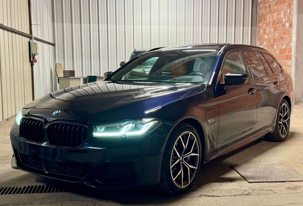 BMW Touring 530e Touring M Pack/Pano/ACC/Trekhaak/HUD/Keyless