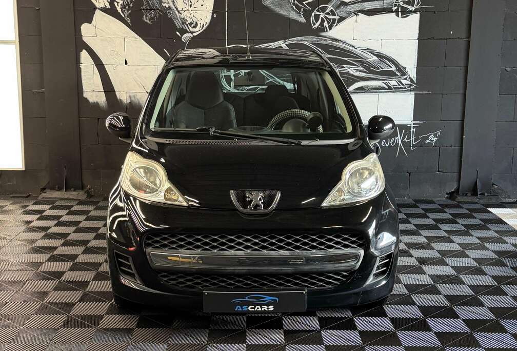Peugeot 107 1.0i Black