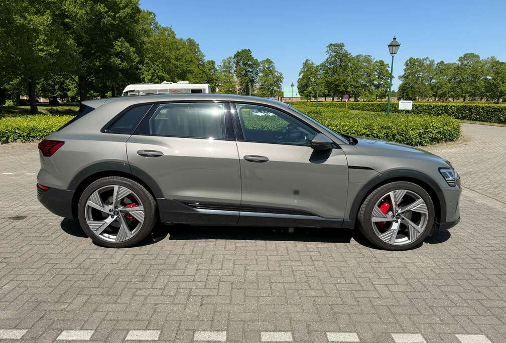 Audi Audi Q8 e-tron 50 quattro S line  Matrix  Luchtvering  360 Camera  22  2 Laadpoorten  Garantie  SOH 97,5%
