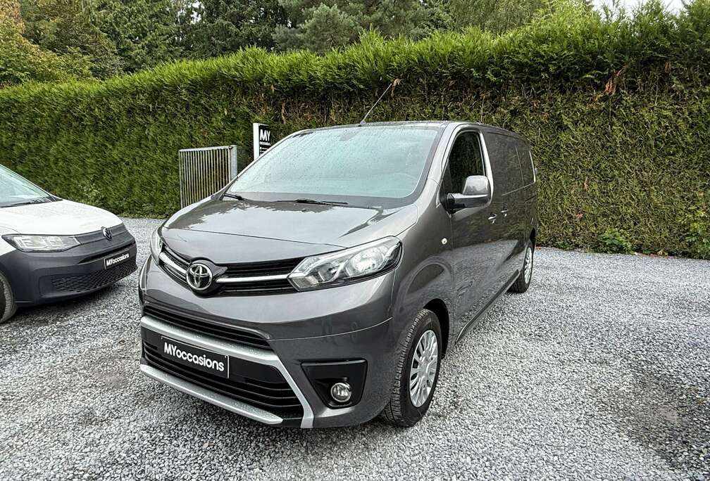 Toyota 2.0 D-4D LONG CHASSIS L2 - 123.000 KM  - EN 3 PLACES - A VOIR