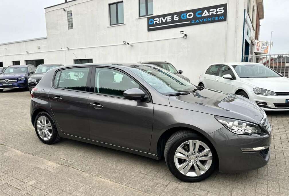 Peugeot 1.2 Benzine Style STT ** 1 JAAR GARANTIE **