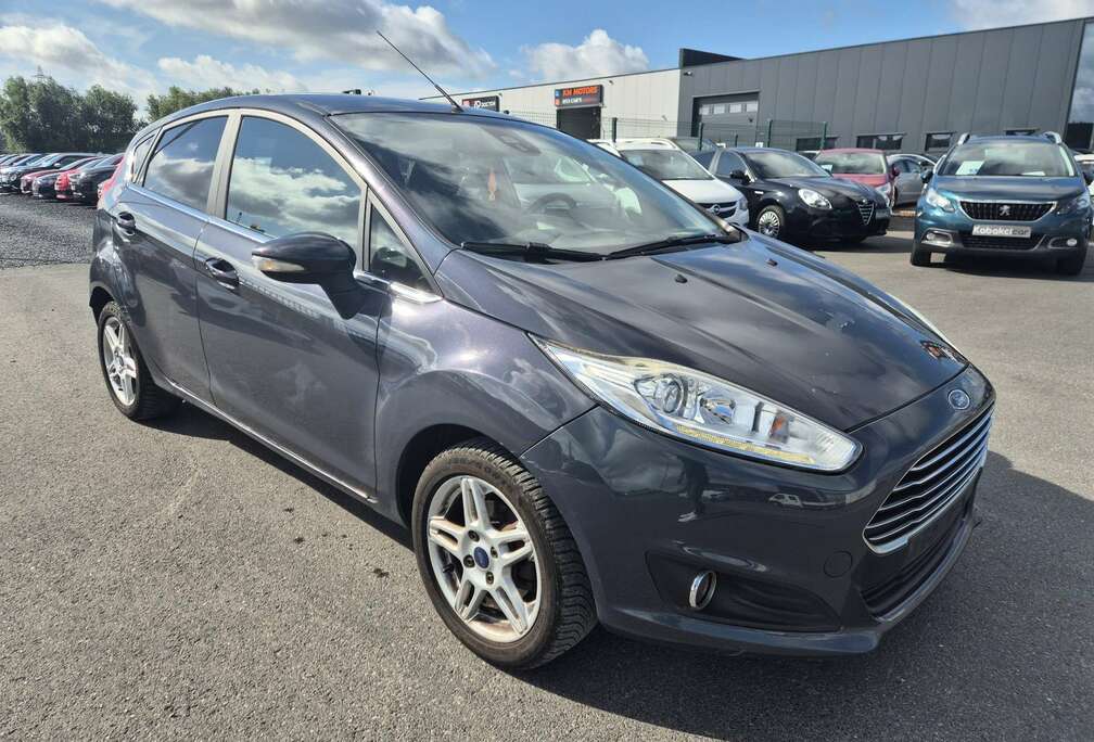 Ford 1.5 TDCi Titanium / Capteurs de recul / Marchand o