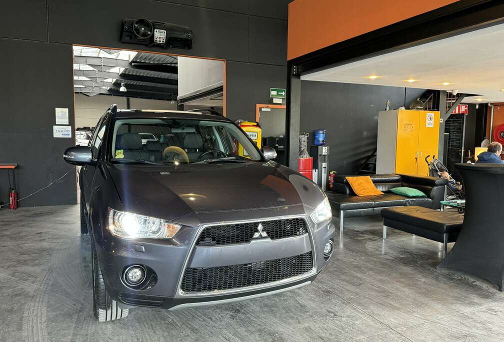 Mitsubishi 2.2 AUTOMATIQUE - 7PLACES-TOIT OUVRANT-ECRAN MULTI