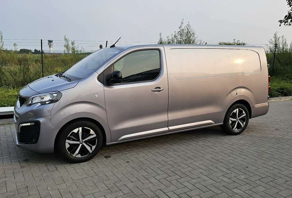 Peugeot L3H1 EAT8 Premium