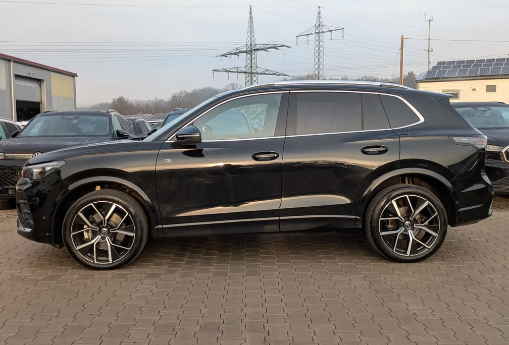 Volkswagen NEW R-EDITION 15 E-TSI DSG PANO/TREKH/20/SAFE-28%