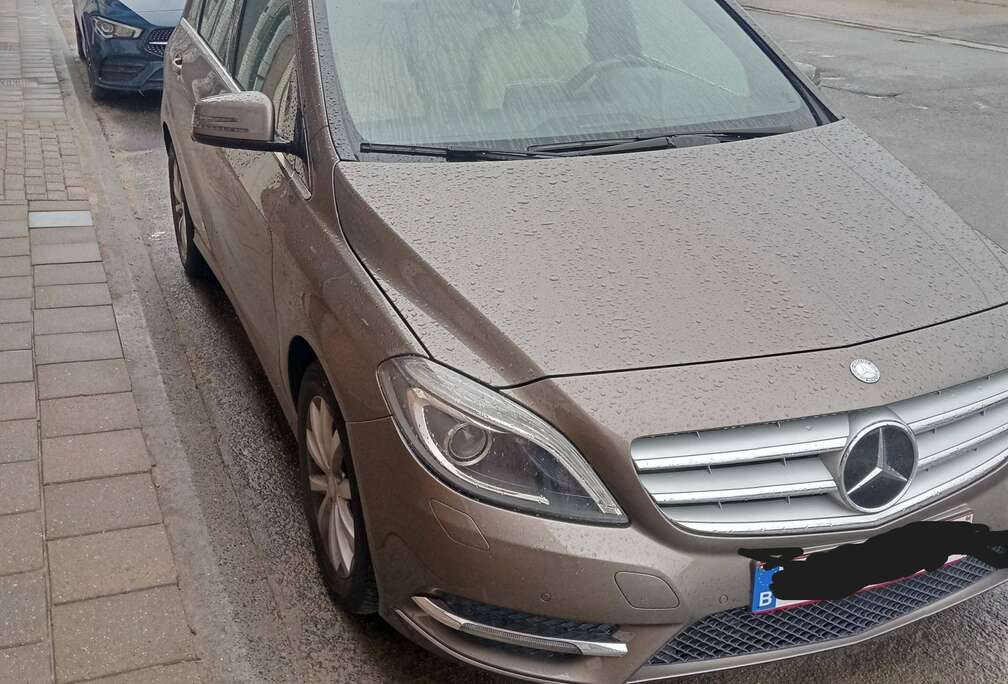 Mercedes-Benz B 200