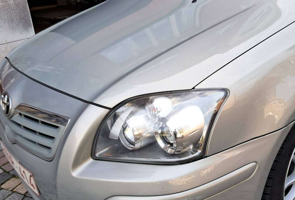 Toyota Avensis 1.8i VVT-i 16v Linea Luna
