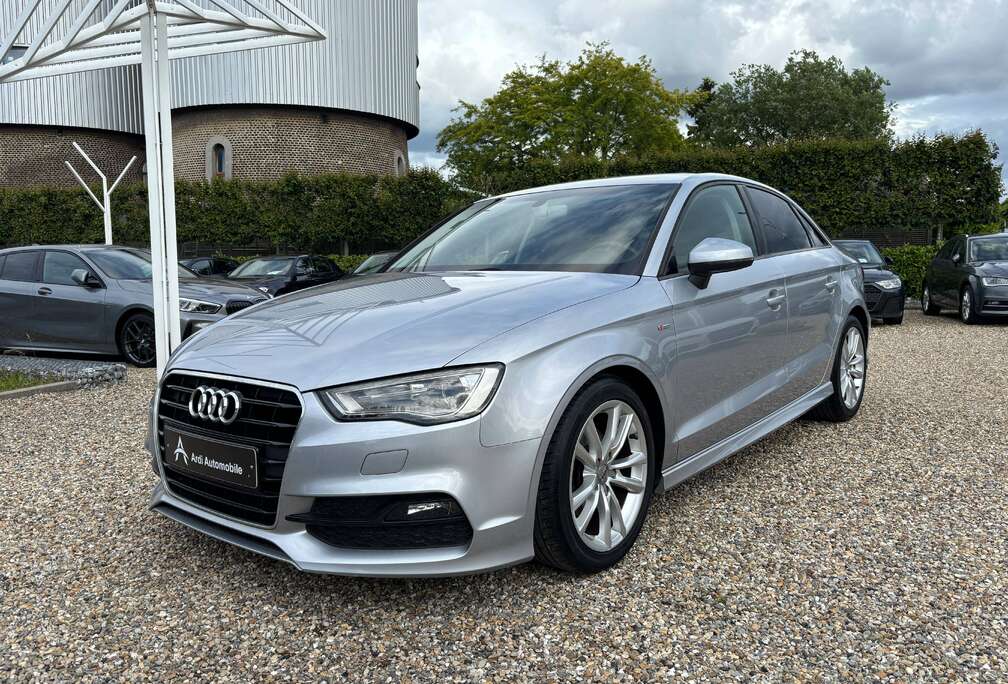Audi 1.6 TDi *S line*SIEGE CHAUFF*XENON*1ER PROPRIO*GARANTIE*