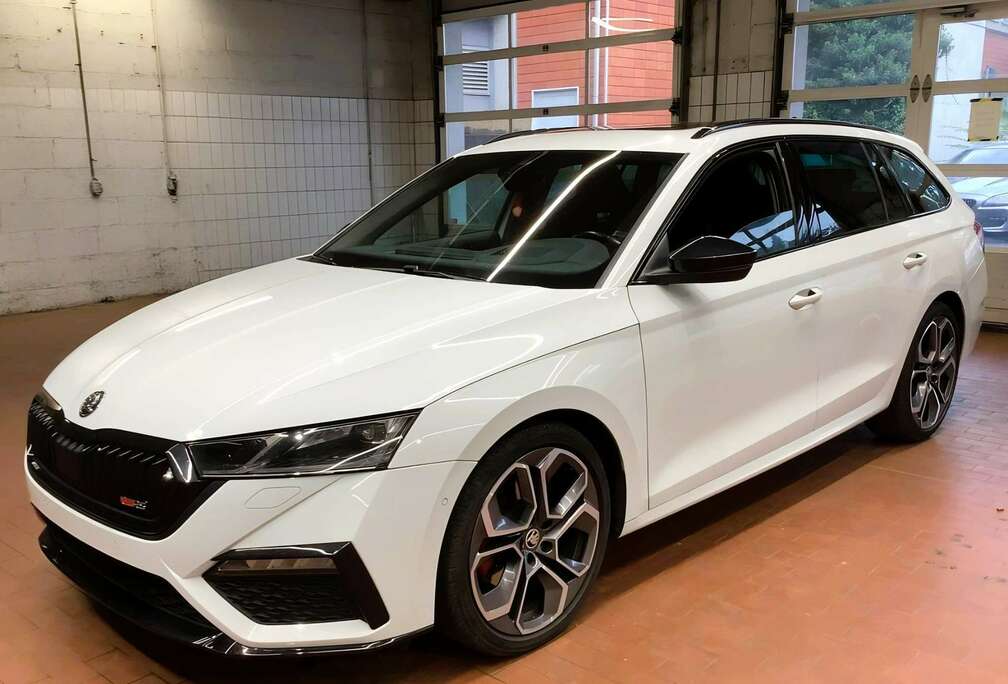 Skoda SW RS 2.0 TDi RS DSG PANO KEYLESS COCKPIT Euro 6d