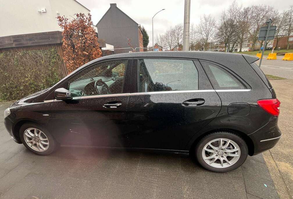 Mercedes-Benz B 200