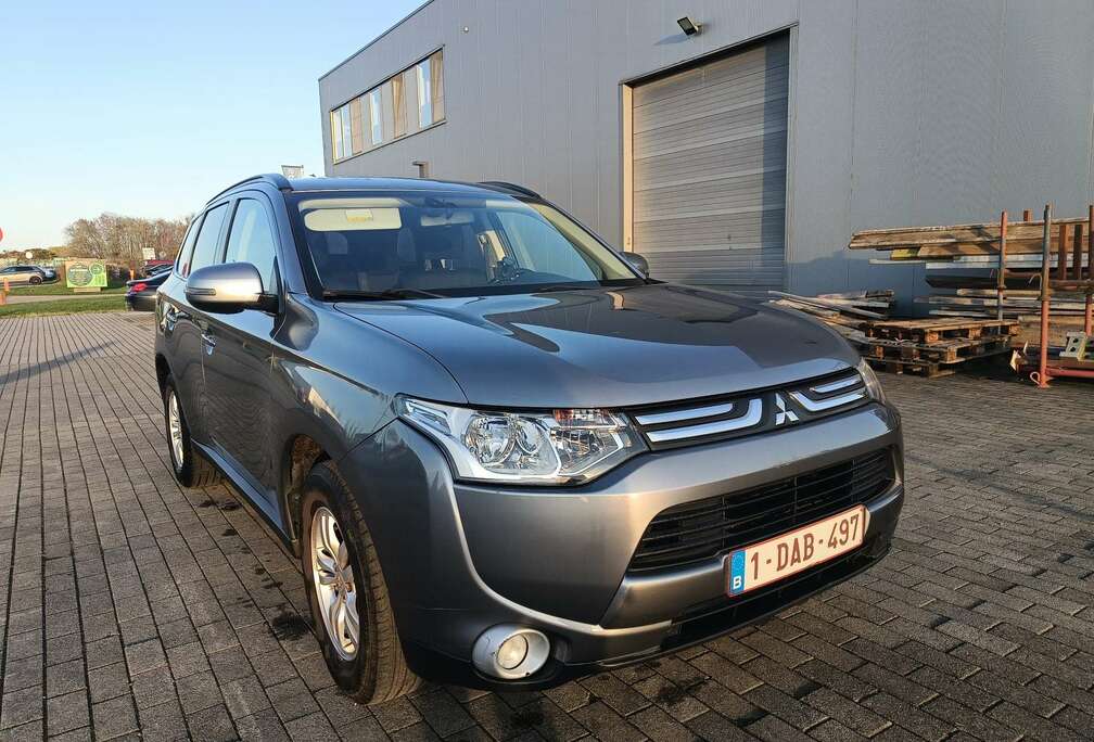 Mitsubishi Outlander 2.0i 2WD Intense