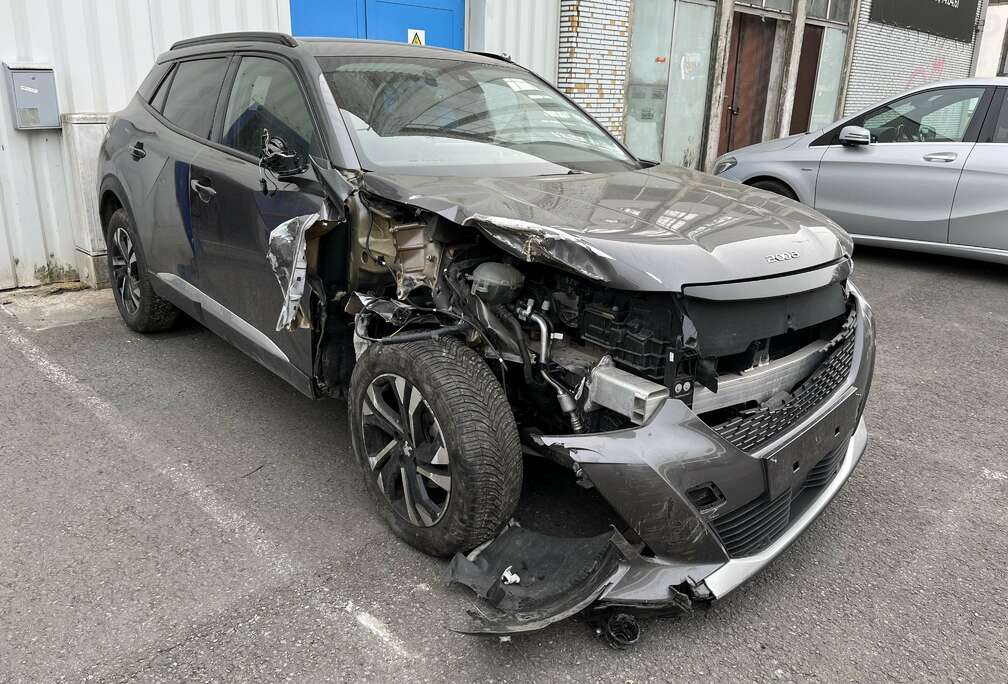 Peugeot 2008 1.2 i 130cv 31500km 2020 gps camera 360