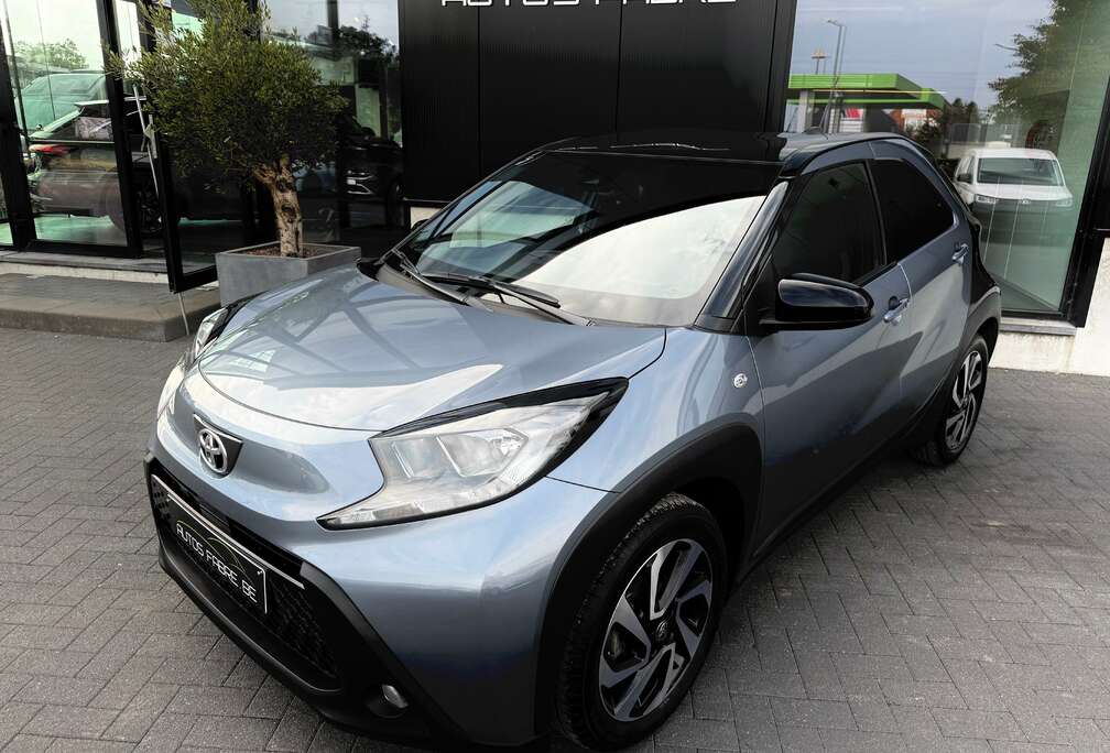 Toyota 1.0i De luxe Camera Gps Alu Etc ....  5000km Nieuw