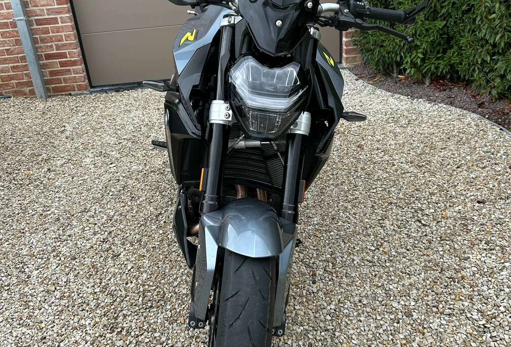 BMW Pack Touring + Dynamic + Active + Akrapovic